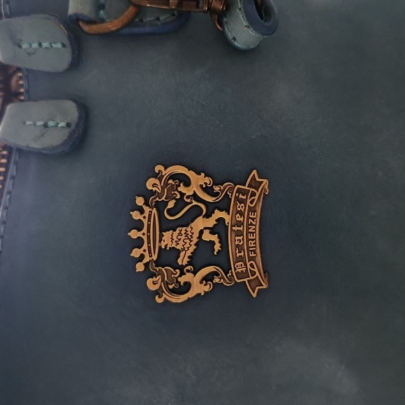 Pratesi Firenze blue fine Italian leather Crossbody. EUC. Apx 7 x 6.5 x 3. - Picture 2 of 6